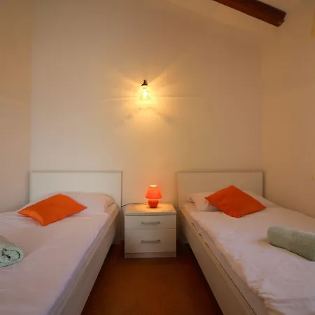 Charmantes Mit Privatem Balkon, Privatparkplatz, Wifi Und Nur 700 Meter Zum * Poreč