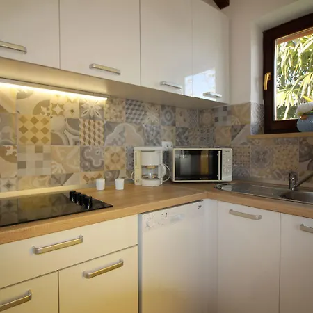 Charmantes Mit Privatem Balkon, Privatparkplatz, Wifi Und Nur 700 Meter Zum * Poreč