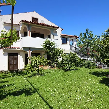 Apartman Charmantes Mit Privatem Balkon, Privatparkplatz, Wifi Und Nur 700 Meter Zum Poreč