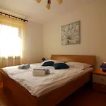 Apartman Charmantes Mit Privatem Balkon, Privatparkplatz, Wifi Und Nur 700 Meter Zum *
