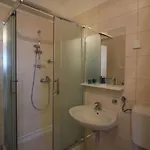 Apartman Charmantes Mit Privatem Balkon, Privatparkplatz, Wifi Und Nur 700 Meter Zum