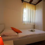 Charmantes Mit Privatem Balkon, Privatparkplatz, Wifi Und Nur 700 Meter Zum Apartman *