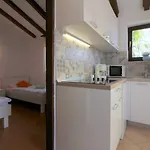 Charmantes Mit Privatem Balkon, Privatparkplatz, Wifi Und Nur 700 Meter Zum Apartman