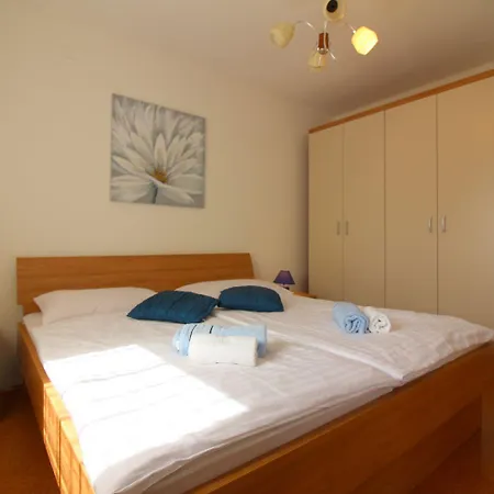 Charmantes Mit Privatem Balkon, Privatparkplatz, Wifi Und Nur 700 Meter Zum Apartman
