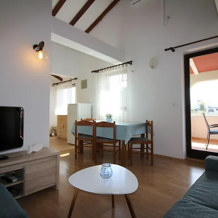Apartman Charmantes Mit Privatem Balkon, Privatparkplatz, Wifi Und Nur 700 Meter Zum *