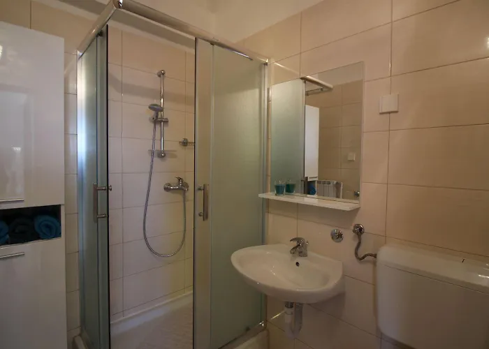 公寓 Charmantes Mit Privatem Balkon, Privatparkplatz, Wifi Und Nur 700 Meter Zum