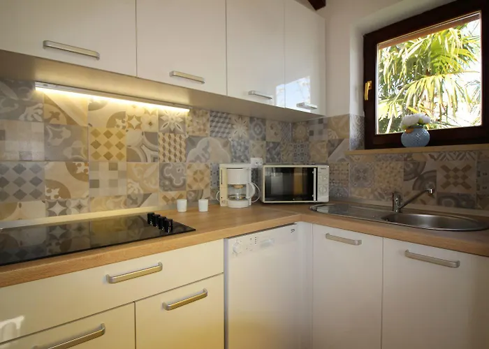 Charmantes Mit Privatem Balkon, Privatparkplatz, Wifi Und Nur 700 Meter Zum * Poreč