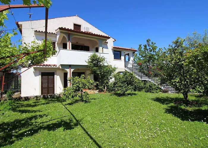 Apartmán Charmantes Mit Privatem Balkon, Privatparkplatz, Wifi Und Nur 700 Meter Zum Poreč
