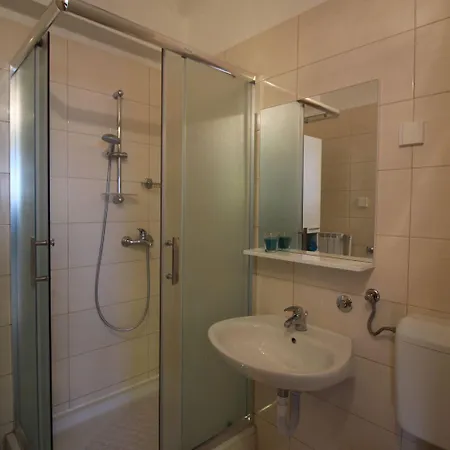 アパート Charmantes Mit Privatem Balkon, Privatparkplatz, Wifi Und Nur 700 Meter Zum