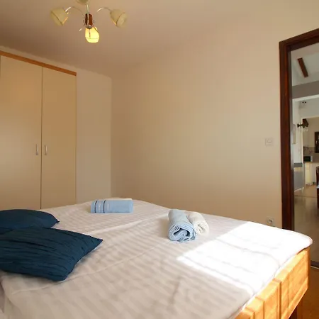 Charmantes Mit Privatem Balkon, Privatparkplatz, Wifi Und Nur 700 Meter Zum アパート ポレッチ