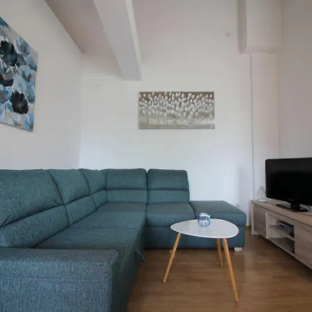 アパート Charmantes Mit Privatem Balkon, Privatparkplatz, Wifi Und Nur 700 Meter Zum