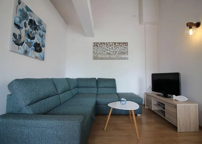 Apartament Charmantes Mit Privatem Balkon, Privatparkplatz, Wifi Und Nur 700 Meter Zum