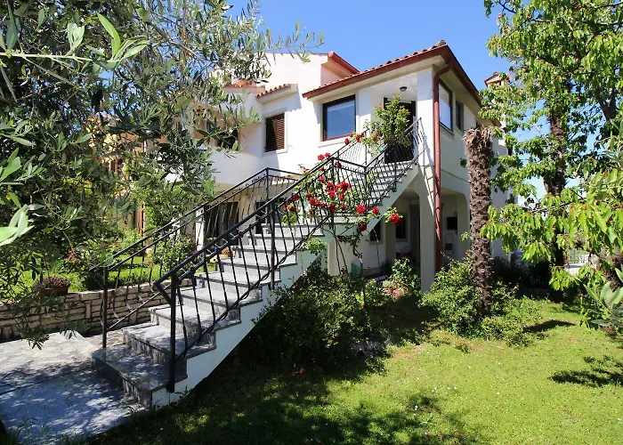 Charmantes Mit Privatem Balkon, Privatparkplatz, Wifi Und Nur 700 Meter Zum Apartament Poreč